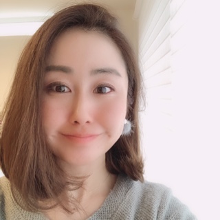 まつ毛・眉毛担当　Marico