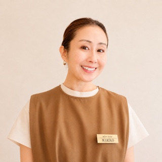 まつ毛・眉毛担当　Marico