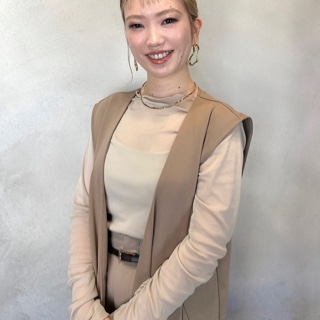 板賀 彩佳