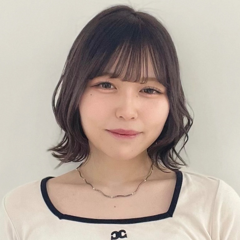 由井 まなか