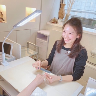 アドルワ　ネイル