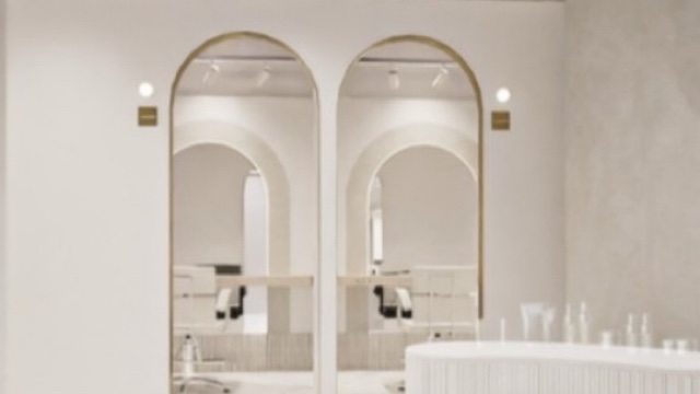 秋山　晟也のサロン