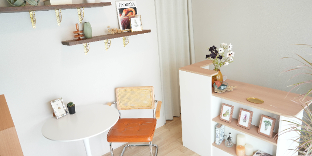 小向沙里のサロン