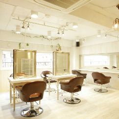 Aman hairのサロン