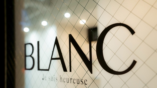 Je suis heureuse Blanc